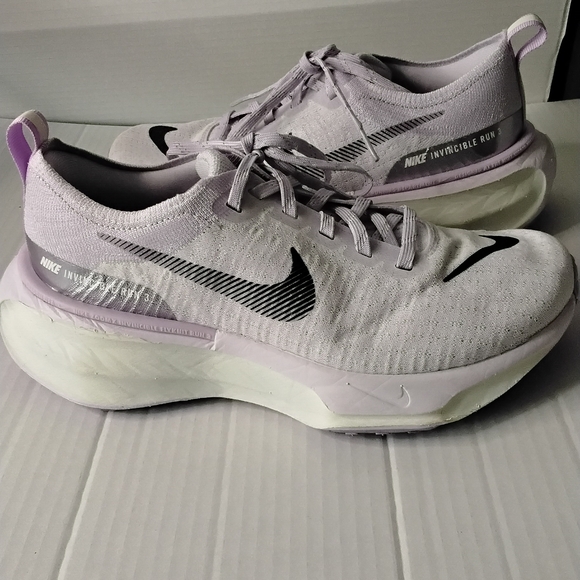 Nike Women's ZoomX Invincible Run 3 Wide Shoes - Picture 4 of 9